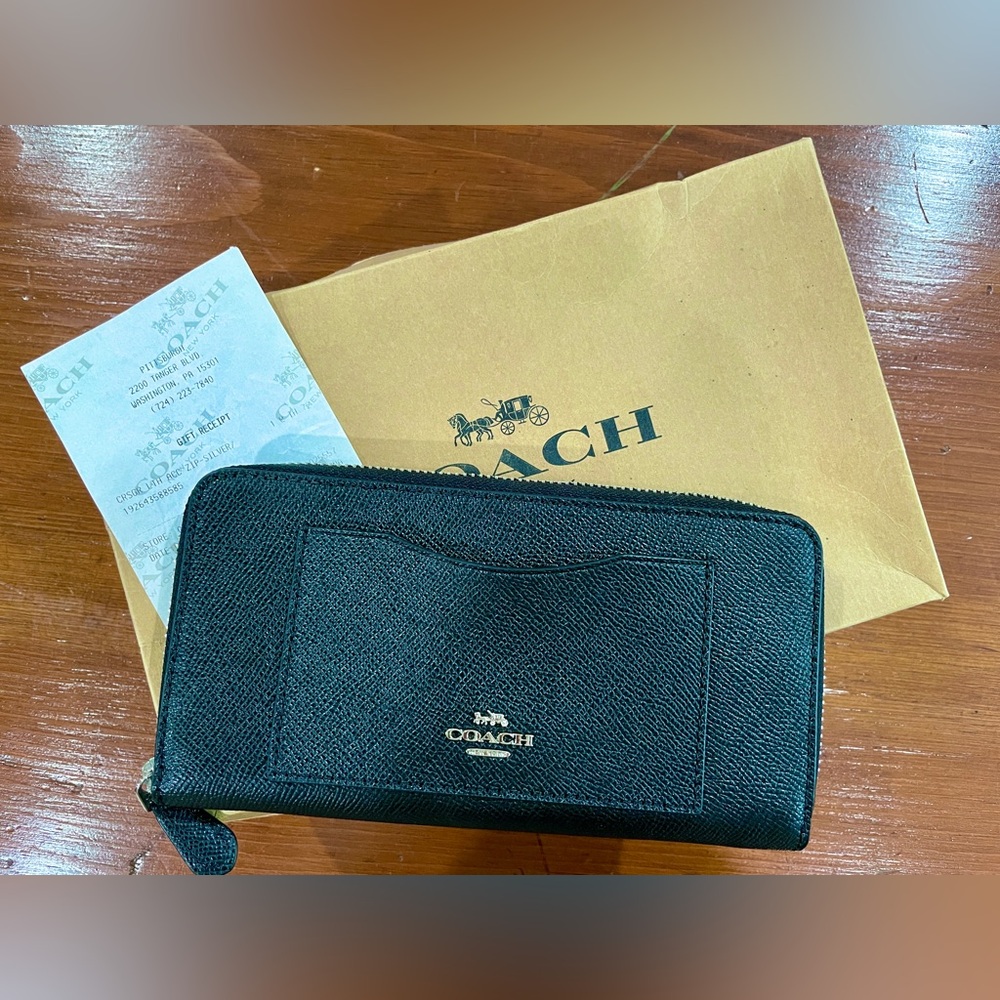 NIB Coach Accordion Zip Around Wallet